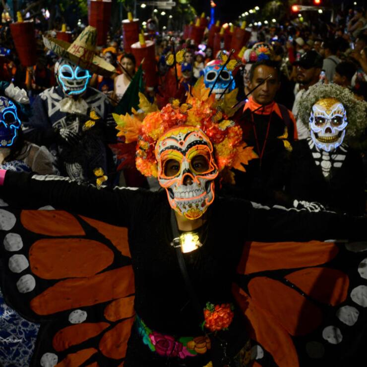 October 22, 2023, Mexico City, Mexico: Participants dressed as 'Catrinas' take part during the Annual Mega Parade of Catrinas 2023 as part of Day of the Dead (Dia de Muertos) celebration at Reforma Avenue. (Photo by Carlos Tischler/ Eyepix Group) (Photo credit should read Carlos Tischler/ Eyepix Group/Future Publishing via Getty Images)