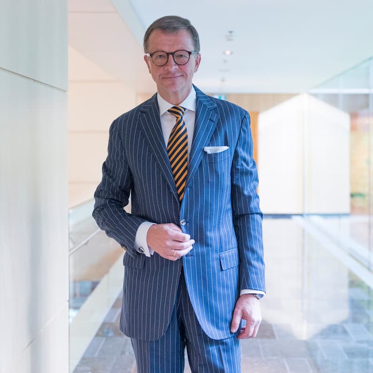 Portrait von Joerg Wolle, CEO DKSH Holding, an der Bilanzmedienkonferenz des Handels- und Dienstleistungsunternehmens DKSH, am Montag, 8. Februar 2016, in Zuerich. (KEYSTONE/Nick Soland)..