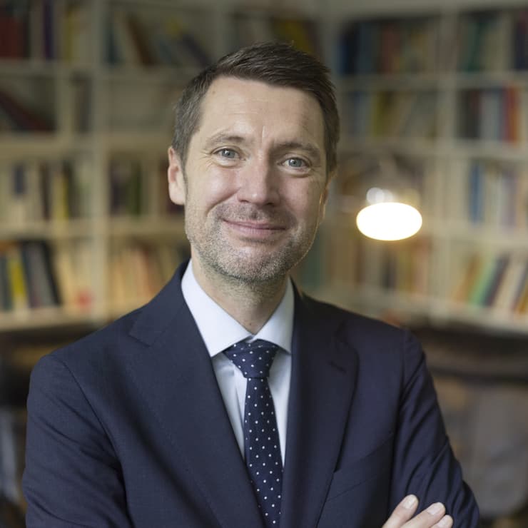 Portrait of Peter Gruenenfelder, designated director of Avenir Suisse, taken in his office in Zurich, Switzerland, on March 30, 2016. Peter Gruenenfelder will take office on April 1, 2016. (KEYSTONE/Gaetan Bally)Peter Gruenenfelder, designierter Direktor von Avenir Suisse, portraitiert am 30. Maerz im Buero von Avenir Suisse in Zuerich. Peter Gruenenfelder tritt sein Amt am 1. April 2016 an. (KEYSTONE/Gaetan Bally)