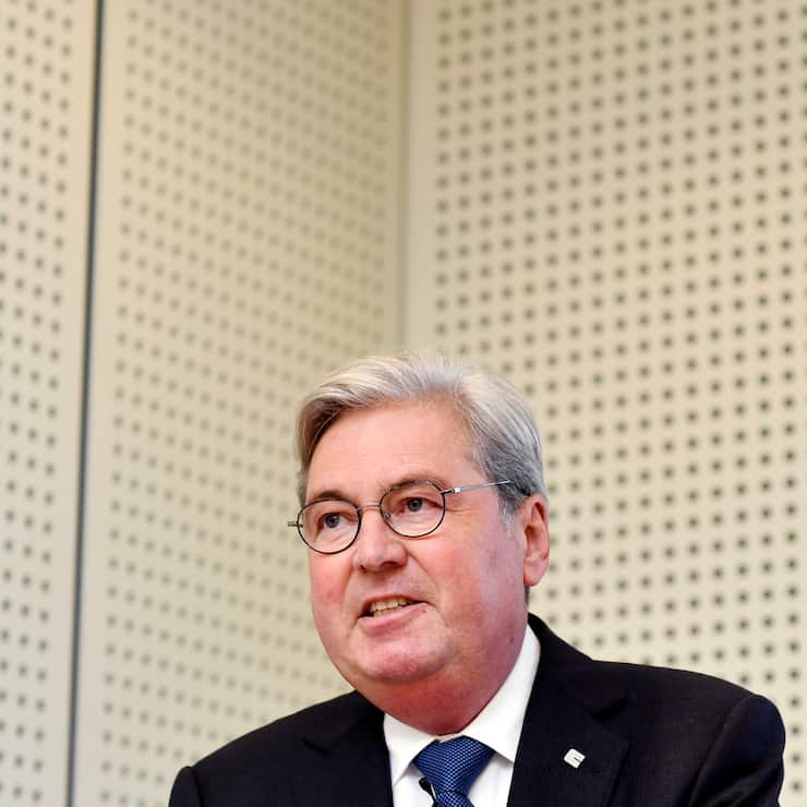 Clariant CEO Hariolf Kottmann an einer Medienkonferenz in Zuerich am Dienstag, 18. September 2018. Der saudische Konzern Sabic bringt als neuer Grossaktionaer den Hauptteil seiner Aktivitaeten im Bereich Spezialitaetenchemie in das Baselbieter Unternehmen Clariant ein. An der Konzernspitze von Clariant wird neu ein Sabic-Manager stehen. Der bisherige Chef, Hariolf Kottmann, uebernimmt das Verwaltungsratspraesidium.(KEYSTONE/Walter Bieri)