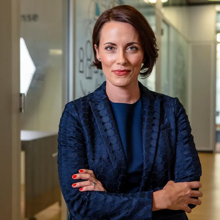 Deloitte-Expertin Liza Engel erwartet steigende Nachhaltigkeitskosten. Sie empfiehlt Firmen, jetzt zu reagieren.