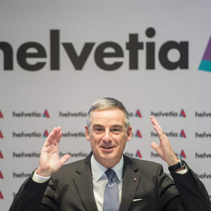 CEO Stefan Loacker spricht an der Bilanzmedienkonferenz der Helvetia Versicherungen am Montag, 14. Maerz 2016, in Zuerich. Beim Versicherungskonzern Helvetia haben sich Uebernahmen negativ im Ergebnis 2015 niedergeschlagen. Der Gewinn brach nach der Integration der 2014 gekauften National Suisse und Basler Oesterreich um 21 Prozent auf 309 Millionen Franken ein. (KEYSTONE/Ennio Leanza)