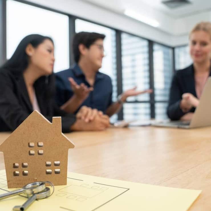 Successful estate agent advises a family couple on buying a house