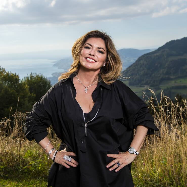 Shania Twain auf den Hügeln von Montreaux nahe der Claude Nobs Chalets.