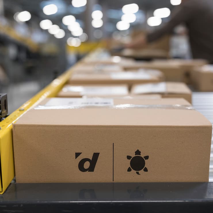 Conveyors transport the packed orders ready for dispatch to the roll containers for parcels of the Swiss Post, pictured at the central warehouse and logistics center of Digitec Galaxus in Wohlen in the Canton of Aargau, Switzerland, on January 25, 2018. The Swiss company Digitec Galaxus AG operates the online stores Digitec and Galaxus as well as ten branches in the German and French-speaking parts of Switzerland. (KEYSTONE/Gaetan Bally)