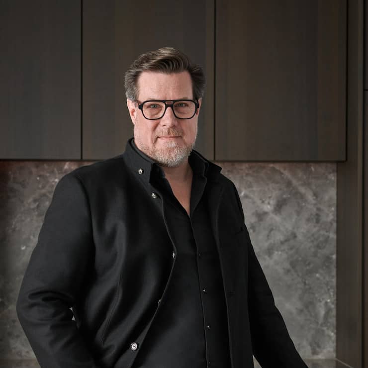 <p>Sven Baacke (51) hat an der Akademie für Bildende Künste in Stuttgart Produktgestaltung studiert. Er ist Chefdesigner des deutschen Haushaltsgeräteherstellers Gaggenau.</p>