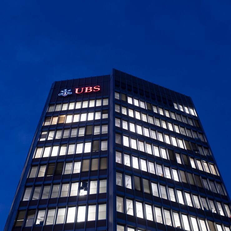 Das Logo der Bank UBS leuchtet am Montag, 21. Januar 2019 in Zuerich. (KEYSTONE/Ennio Leanza)