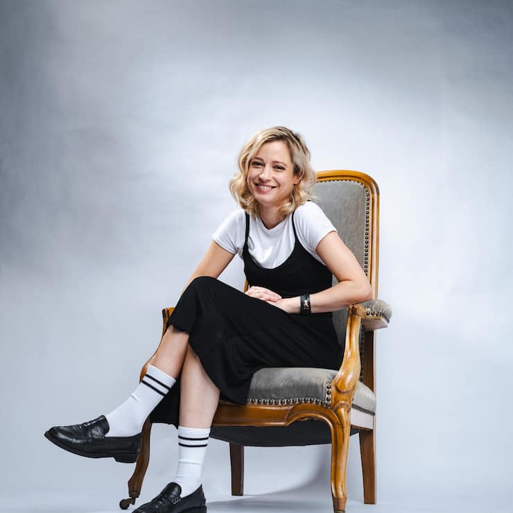<p>Lara Stoll (38) ist seit mehr als 17 Jahren als Schauspielerin, Kabarettistin und Musikerin ­unterwegs. Sie ist Europameisterin im Poetry Slam und Gewinnerin des Salzburger Stiers.</p>