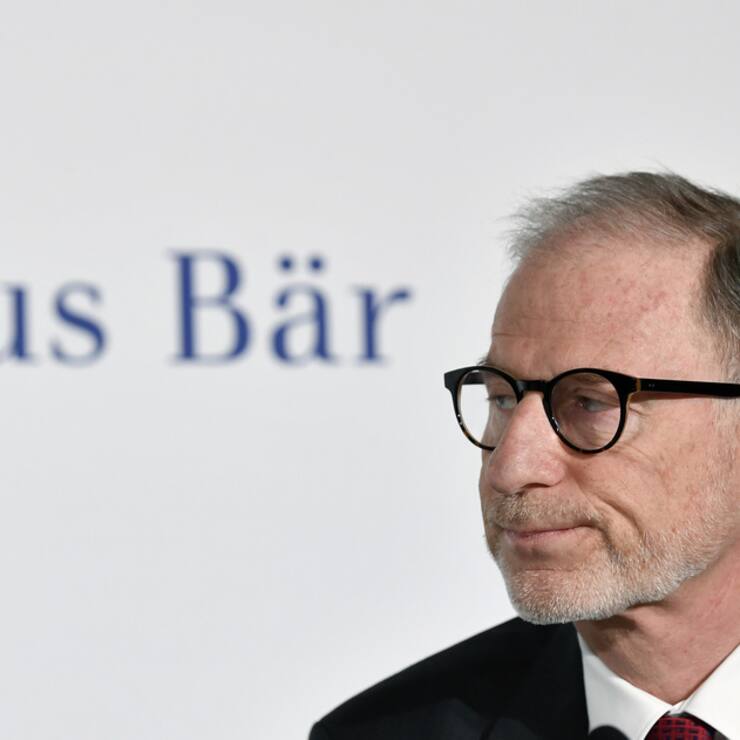 Bernhard Hodler, CEO Bank Julius Baer orientiert an einer Medienkonferenz in Zuerich am Mittwoch, 31. Januar 2018 ueber das vergangene Geschaeftsjahr.  (KEYSTONE/Walter Bieri)