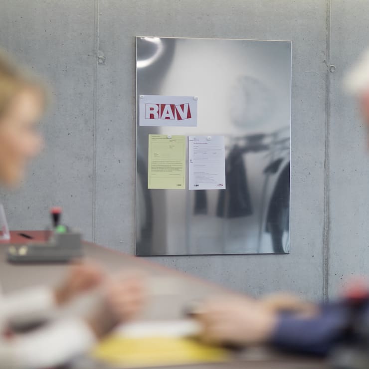 [Symbolic Image, Staged Picture] The reception of the regional employment agency RAV in Thun, Canton of Berne, Switzerland, on April 28, 2017. (KEYSTONE/Gaetan Bally)[Symbolbild, Gestellte Aufnahme] Empfang des Regionalen Arbeitsvermittlungszentrums RAV, aufgenommen am 28. April 2017 in Thun. (KEYSTONE/Gaetan Bally)