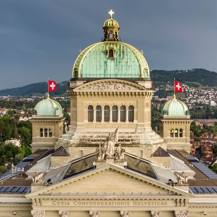 Luftaufnahme vom Bundeshaus in Bern, Schweiz, am Mittwoch, 8. August 2018. (KEYSTONE/Thomas Hodel)..