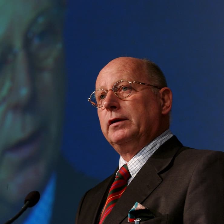Der Schweizer Unternehmer Thomas Schmidheiny , gibt am Samstag 15. Mai 2004, am 34. ISC Symposium an der Universitaet St. Gallen, die Weiterentwicklung der Max Schmidheiny-Stiftung zur Stiftung einer Max Schmidheiny-Professur an der Universitaet St. Gallen, bekannt. In den vergangenen 25 Jahren wurde der Max Schmidheiny Freiheitspreis an viele nahmhafte Persoenlichkeiten verliehen. (KEYSTONE/Regina Kuehne)
