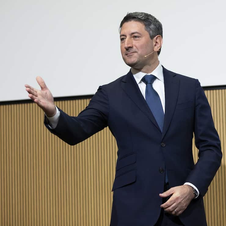 Quality Repeat: Roberto Cirillo, neuer CEO der Schweizerischen Post, spricht waehrend einer Medienkonferenz, am Mittwoch, 3. April 2019 in Bern. (KEYSTONE/Peter Klaunzer)