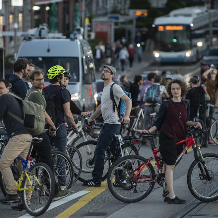 SCHWEIZ FAHRRAD DEMONSTRATION "CRITICAL MASS"