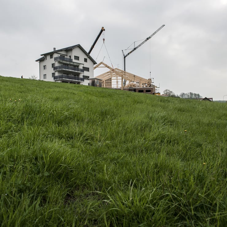 SCHWEIZ TUGGEN HAUSBAU