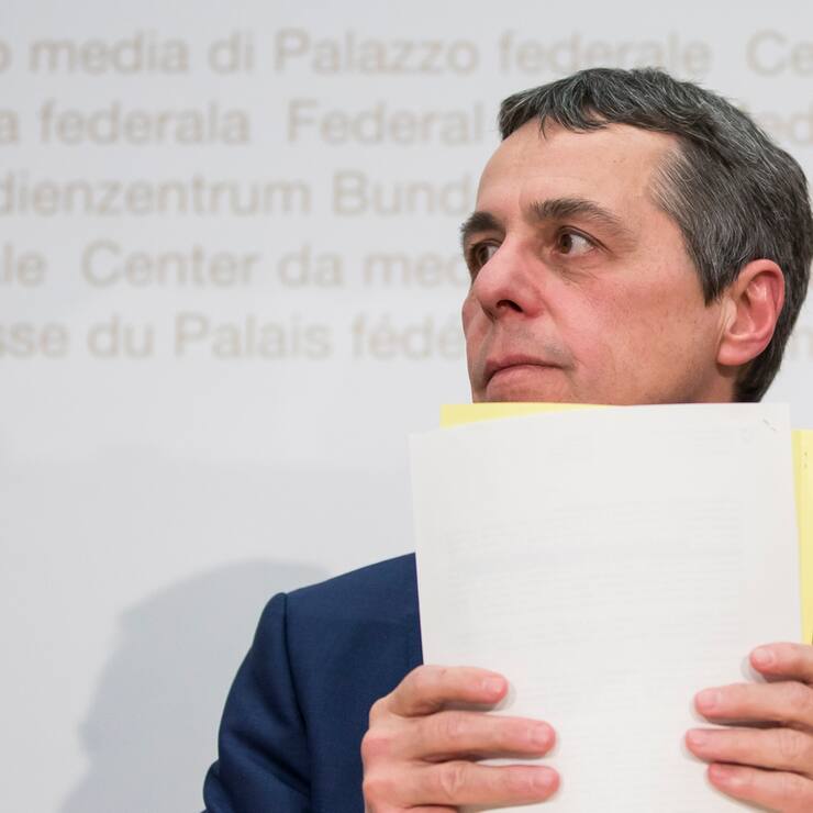 Bundesrat Ignazio Cassis, Vorsteher EDA, nach der Medienkonferenz ueber die Beziehungen zwischen der Schweiz und der EU am Mittwoch, 31. Januar 2018 in Bern. (KEYSTONE/Christian Merz)