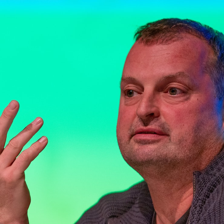 Radovan Vitek, promoteur immobilier tcheque et actionnaire majoritaire des remontees mecaniques de Crans Montana Aminona, s'exprime lors d'une seance d'informations avec les habitants du village sur le futur de CMA ce jeudi, 6 decembre 2018 a Crans Montana.(KEYSTONE/Maxime Schmid)