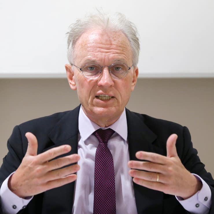 Hans-Ulrich Bigler, Direktor Schweizerischer Gewerbeverband sgv, spricht waehrend der Praesentation des aktuellen bildungspolitischen Berichts des sgv, am Dienstag, 16. Januar 2018 in Bern. (KEYSTONE/Peter Klaunzer)