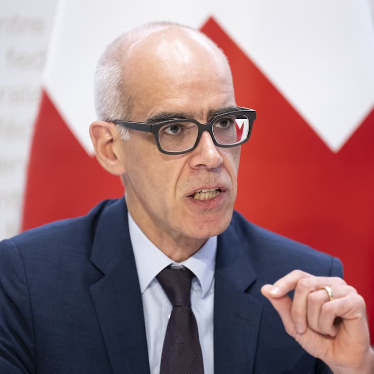 Martin Tschirren, Direktor des Bundesamtes fuer Wohnungswesen, spricht an einer Medienkonferenz zum Mietrecht ueber die Aenderung des Obligationenrechts (Mietrecht: Untermiete) und Aenderung des Obligationenrechts (Mietrecht: Kündigung wegen Eigenbedarfs), am Dienstag, 15. Oktober 2024, im Medienzentrum Bundeshaus in Bern. Am 24. November 2024 stimmen die Schweizer Stimmberechtigten ueber vier Vorlagen abstimmen, zwei davon betreffen das Mietrecht. (KEYSTONE/Anthony Anex)
