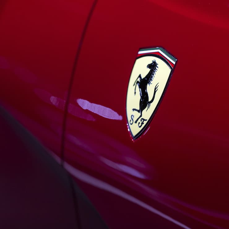 The Ferrari logo on de new Ferrari 812 superfast during the press day at the 87th Geneva International Motor Show in Geneva, Switzerland, Tuesday, March 7, 2017. The Motor Show will open its gates to the public from 9 to 19 March presenting more than 200 exhibitors and more than 148 world and European premieres. (KEYSTONE/Cyril Zingaro)