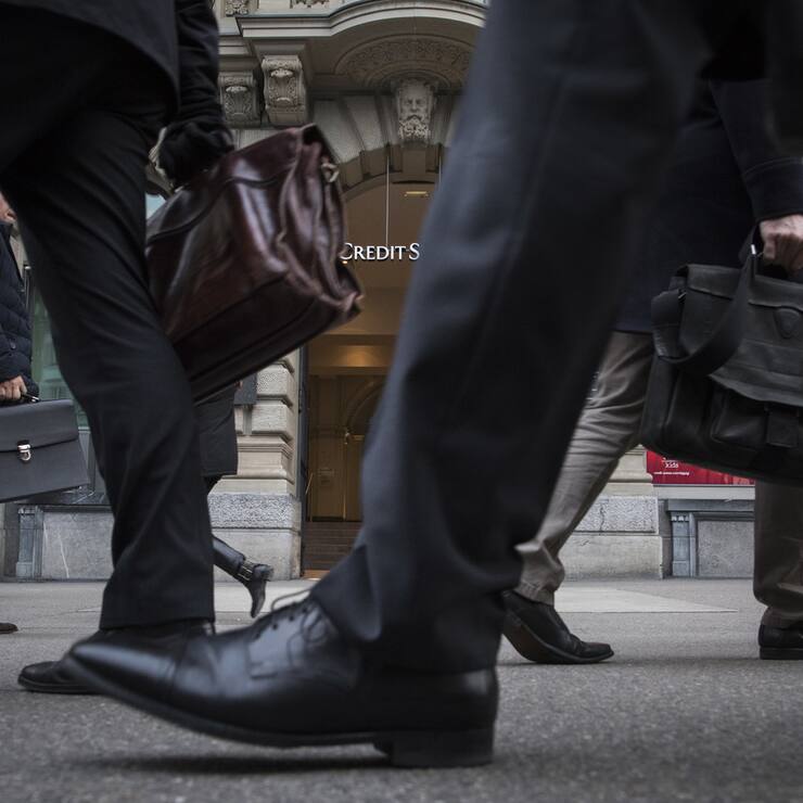 People walk in the front of the Credit Suisse bank at the tram stop Paradeplatz in the square's centre in Zurich, Switzerland, Wednesday, Feburary 14, 2018. (KEYSTONE/Ennio Leanza).