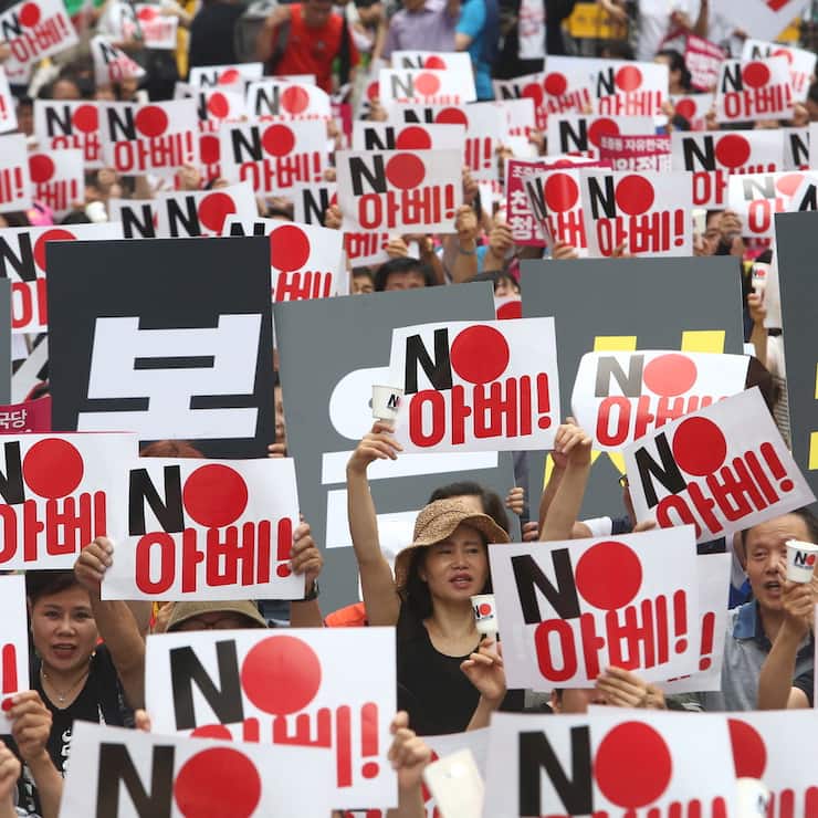 epa07729649 South Korean protesters shout slogans as they hold up banners reading 'No Abe!' during a rally against the Japanese government near the Japanese Embassy in Seoul, South Korea, 20 July 2019. The protesters gather to protest of Japanese government's economic retallation. EPA/KIM CHUL-SOO
