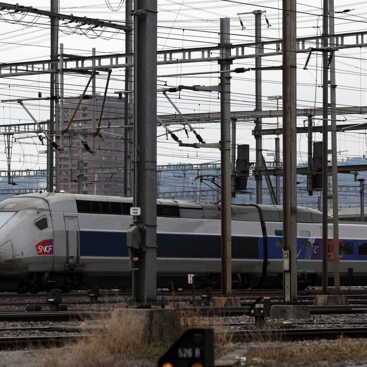  Ein TGV 4410 bei der Einfahrt in den Hauptbahnhof. 