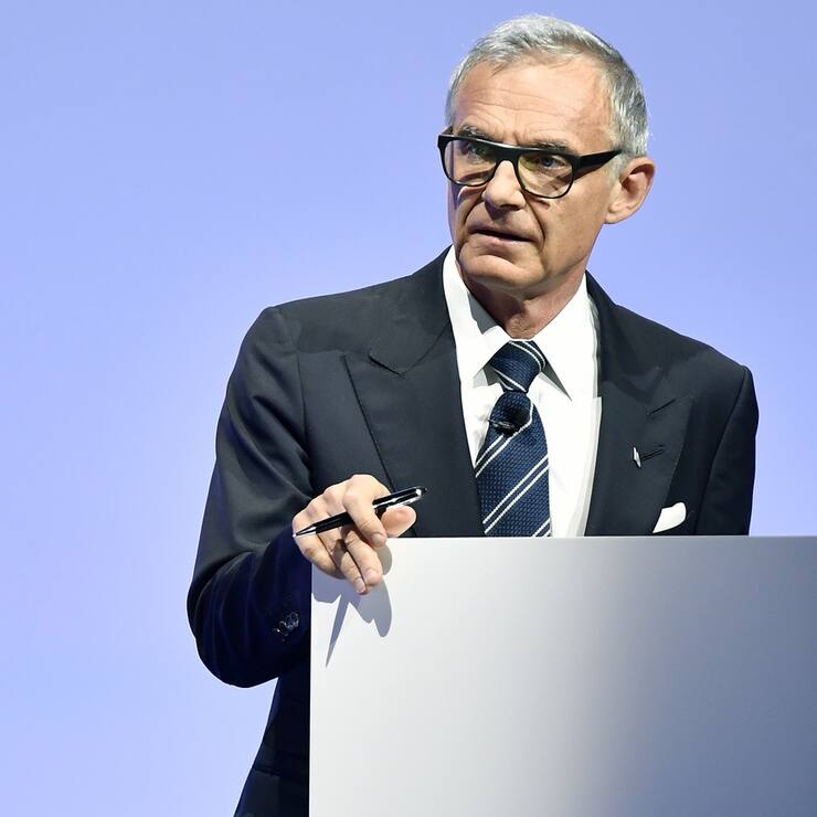 Urs Rohner, president of the board of directors of Switzerland's second biggest bank Credit Suisse (CS), speaks during the general assembly at the Hallenstadion in Zurich, Switzerland, Friday, April 27,  2018. (KEYSTONE/Walter Bieri)