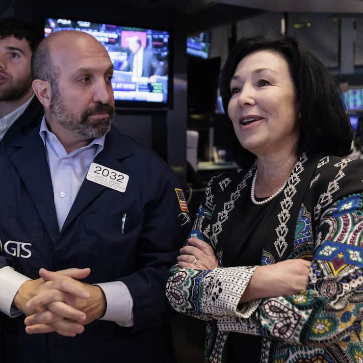 epa10741979 Oracle CEO Safra Catz (R) visits the floor of the New York Stock Exchange in New York, USA, 12 July 2023. US stocks surged on 12 July after the United States Department of Labor data showed that inflation of consumer prices was lower in June. The Consumer Price Index for All Urban Consumers (CPI-U) rose 0.2 percent in June, after increasing 0.1 percent in May, while the all items index increased 3.0 percent over the last 12 months, according to the data. EPA/JUSTIN LANE
