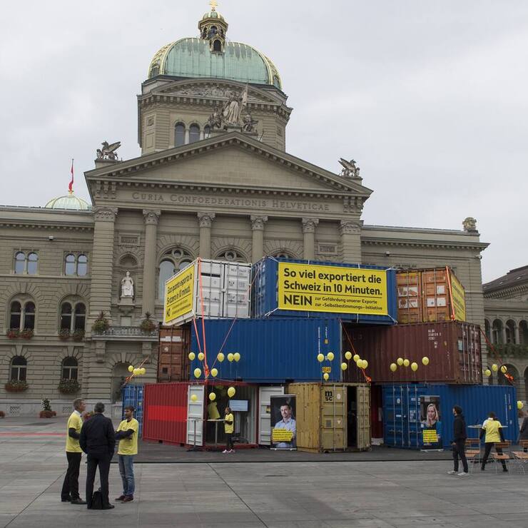 Selbstbestimmungsinitiative Aktion Bundeshaus Bern Economiesuisse