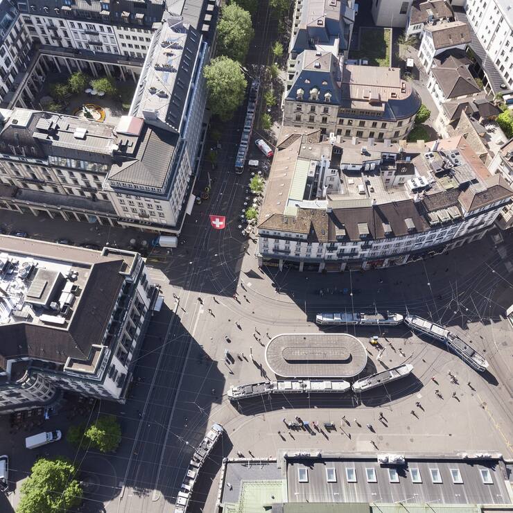 Drone image of Paradeplatz square with the tram stop "Paradeplatz" with the headquarters of the two Swiss banks UBS and Credit Suisse, in Zurich, Switzerland, on April 25, 2019. (KEYSTONE/Gaetan Bally)Drohnenaufnahme vom Paradeplatz mit Tramstation der "Paradeplatz" und dem Hauptsitz der Schweizer Grossbanken UBS und Credit Suisse, am 25. April 2019 in Zuerich. (KEYSTONE/Gaetan Bally)