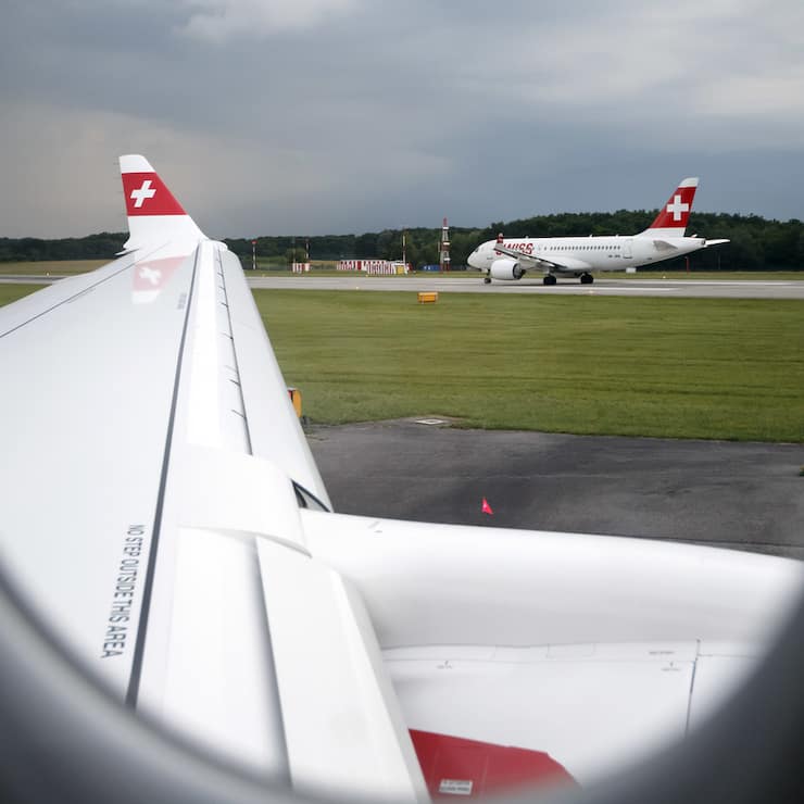 An aircraft (Bombardier CS100 HB-JBB) of the Swiss International Air Lines is pictured from a Bombardier CS300 aircraft from Swiss International Air Lines, during an official inauguration at the Geneve Aeroport, in Geneva, Switzerland, Wednesday, June 14, 2017. (KEYSTONE/Salvatore Di Nolfi)