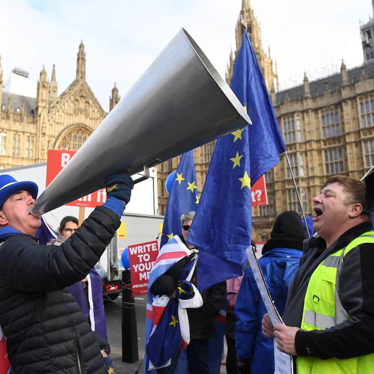 Pro and anti Brexit protesters outside the Houses of Parliament in Westminster in London, Britain, 09 January 2019. MPs will resume debating Theresa May's Brexit plan a month after she postponed the original commons vote. According to news reports the Met police have been urged to take action against pro Brexit protesters who abuse MP's. This comes after Conservative MP Anna Soubry was verbally abused and called Nazi scum by pro Brexit protesters on 07 January.  EPA/FACUNDO ARRIZABALAGA