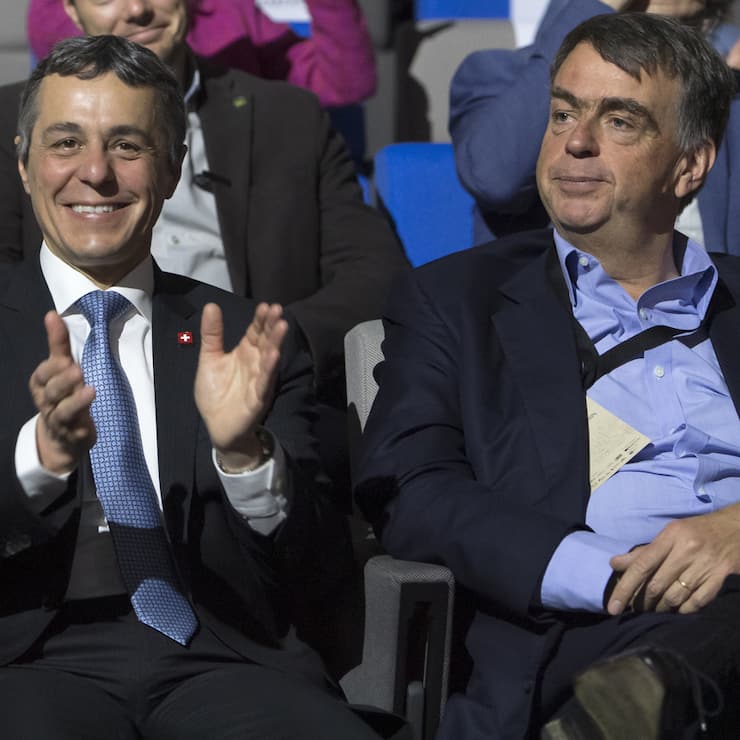 Le conseiller federal Ignazio Cassis, gauche, et Andre Hoffmann, droite, vice-president de Roche participent a la 15eme edition du "Forum des 100" sur la thematique de la « Transition ecologique: le temps de l'action » organise par Le Temps ce jeudi 9 mai 2019 au SwissTech Convention Center a Lausanne. (KEYSTONE/Laurent Gillieron)