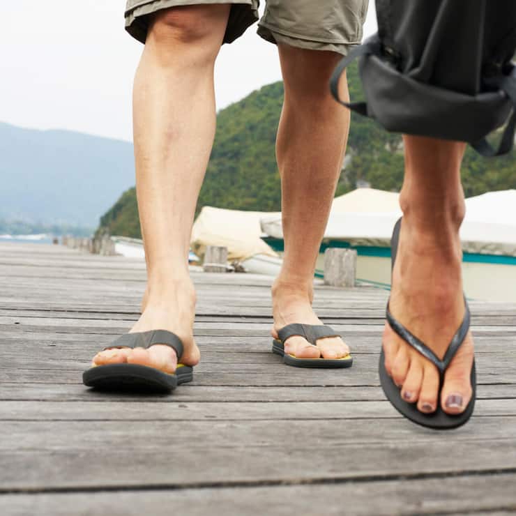 <p>Flip-Flops gehören eindeutig zu den Don'ts.</p>