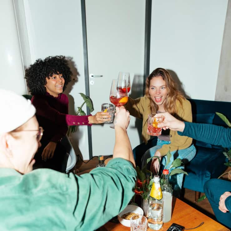 <p>Bewusstes Trinken: Die gesundheitsbewusste Gen Z und die Millennials feiern auch gerne ohne Alkohol.</p>