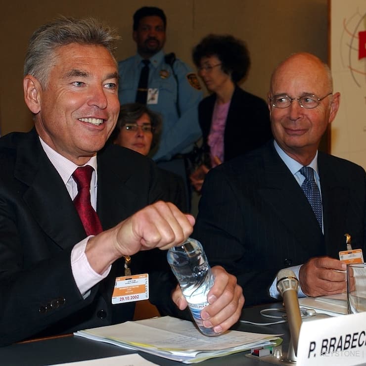 <p>Foto aus guten alten Tagen: Peter Brabeck und Klaus Schwab 2002 bei einer Konferenz in Genf.</p>