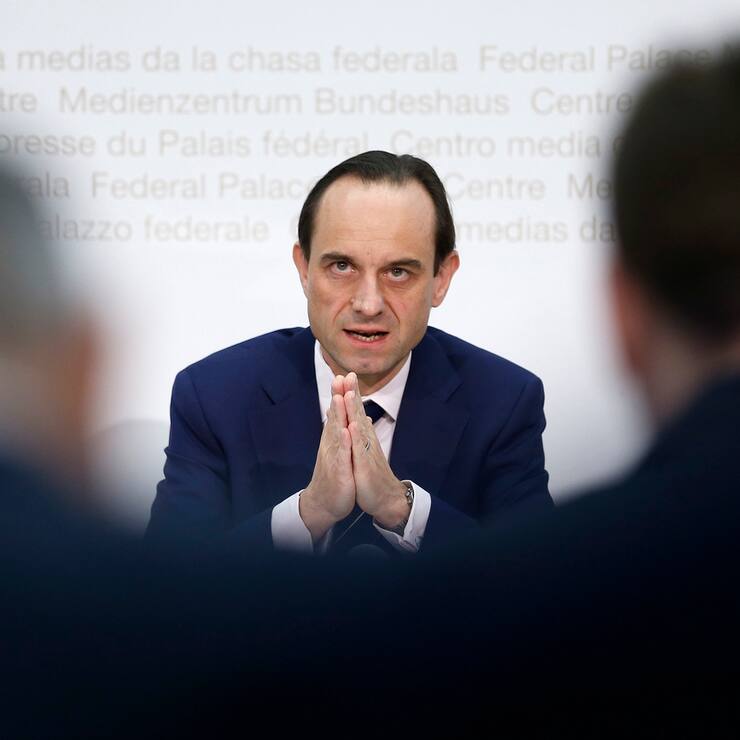 Mark Branson, Direktor der Eidgenoessischen Finanzmarktaufsicht FINMA, spricht bei der Jahresmedienkonferenz der FINMA, am Dienstag, 27. Maerz 2018 in Bern. (KEYSTONE/Peter Klaunzer)
