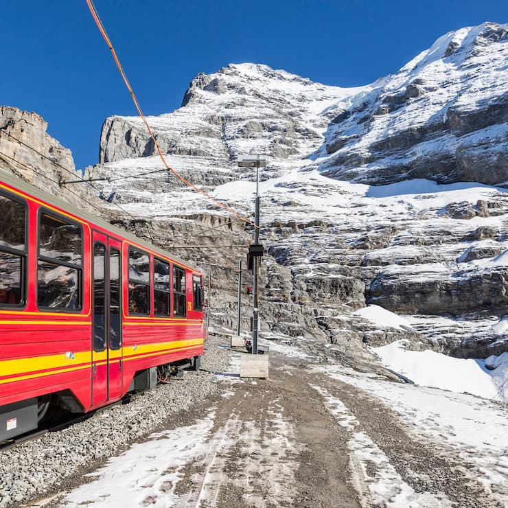 GRINDELWALD, 31.10.2017 - Blick auf den Eigergletscher, am Westhang des Eigers, fotografiert von der Bahnstation "Eigergletscher" der Jungfraubahnen. (KEYSTONE/Pascal Mora)