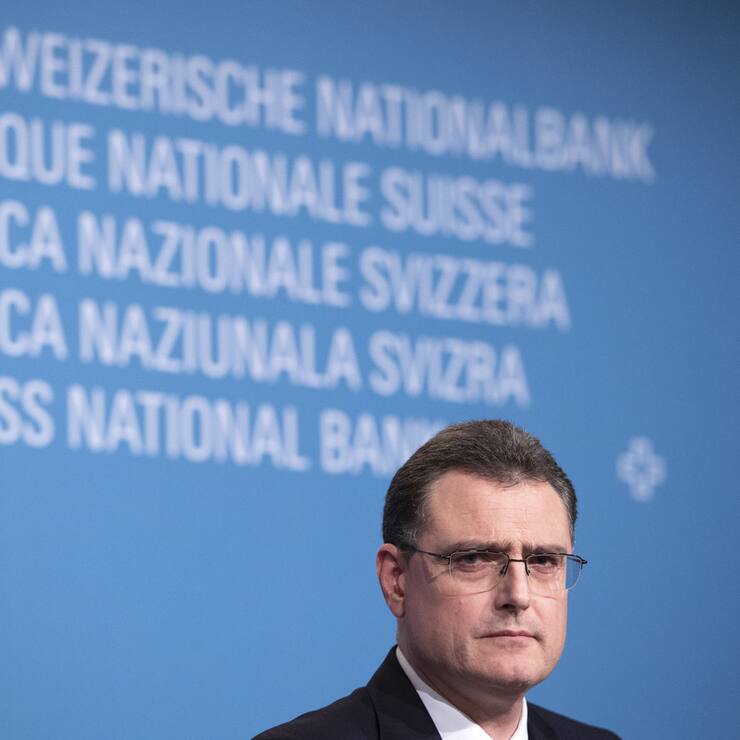 Thomas Jordan, Praesident des Direktoriums der Schweizerischen Nationalbank SNB, fotografiert am Jahresend-Mediengespraech der SNB, am Donnerstag, 13. Dezember 2018, in Bern.  Die Schweizerische Nationalbank belaesst ihre Geldpolitik unveraendert expansiv. Der Zins auf Sichteinlagen bei der Nationalbank betraegt weiterhin -0,75% und das Zielband fuer den Dreimonats-Libor liegt unveraendert zwischen -1,25% und -0,25%. Die Nationalbank bleibt bei Bedarf am Devisenmarkt aktiv. (KEYSTONE/Anthony Anex)