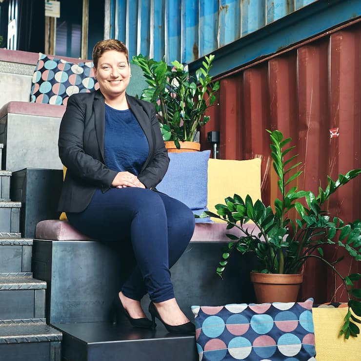 <p>Start-up-Coach: 2016 hat Letzing den Start-up-Accelerator Kickstart Innovation mitgegründet. Zuvor arbeitete sie im Silicon Valley und für Programme des Weissen Hauses in Washington.</p>