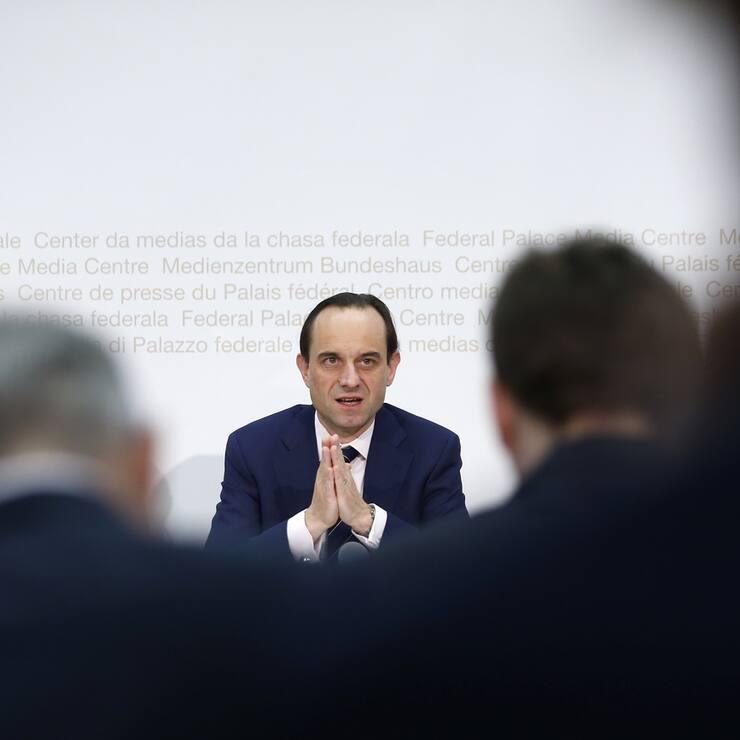 Mark Branson, Direktor der Eidgenoessischen Finanzmarktaufsicht FINMA, spricht bei der Jahresmedienkonferenz der FINMA, am Dienstag, 27. Maerz 2018 in Bern. (KEYSTONE/Peter Klaunzer)