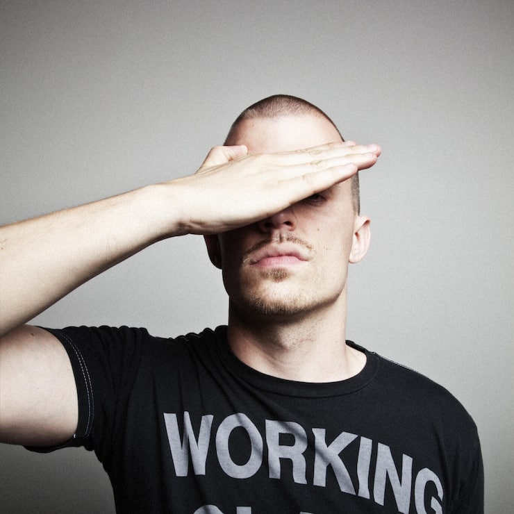 <p>Der Berner Musiker Tommy Vercetti – bürgerlicher Name: Simon Küffer – forscht an der Hochschule der Künste Bern zum Zusammenhang von Ästhetik und Ökonomie.</p>