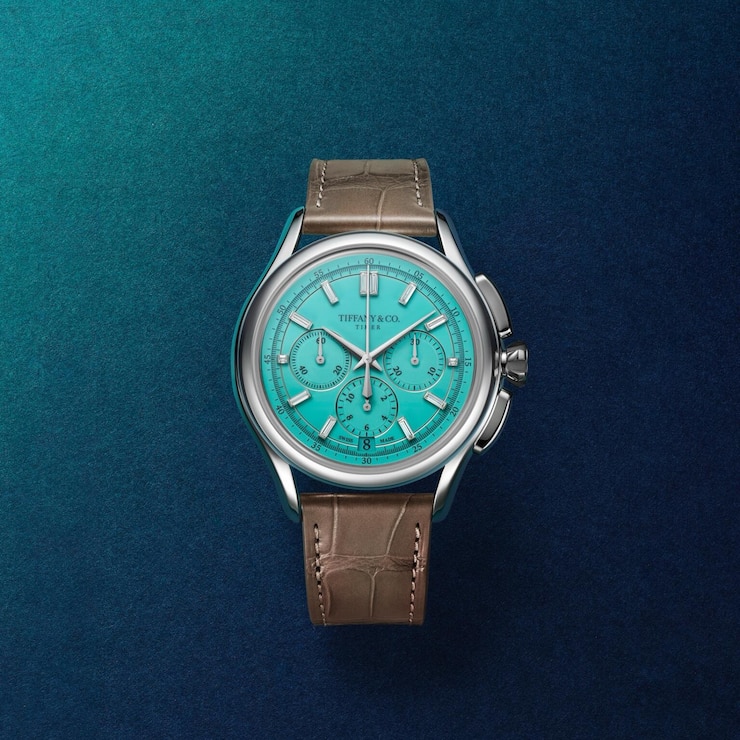 <p>Bei der LVMH Watch Week in Mailand zeigt die Marke ihre Uhrenhistorie seit 1847. Highlight ist die limitierte Tiffany Timer mit Platin-Gehäuse und exklusivem Zenith-Werk.</p>