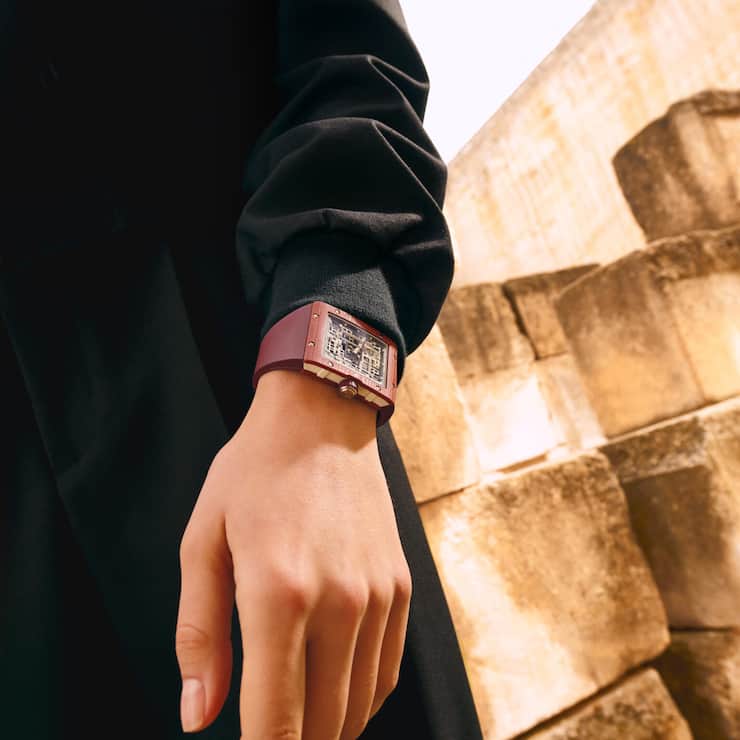 <p>Extraflache Mechanik in einem Gehäuse aus Quarz TPT: RM1 6-02 Automatic Extraflat von Richard Mille.</p>