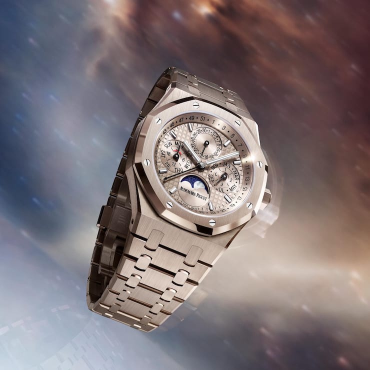 <p>Audemars Piguet, Royal Oak</p><p>Als Gewinnerin des Iconic Watch Prize beim Grand Prix d’Horlogerie de Genève 2025 kommt diese Royal Oak Perpetual Calendar in einer Variante aus 18 Karat Sandgold daher. Preis auf Anfrage.</p>
