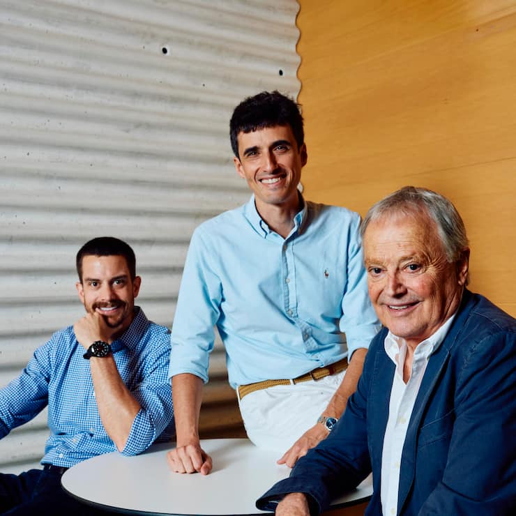 Die drei von GNLErfinder Jürg Braunschweiler (rechts) mit seinem Sohn Eric (links) und CEO Lorenzo Sorbi.