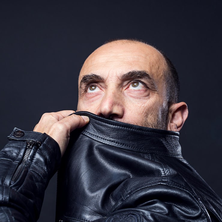 Claudio Domenicali ist seit 2013 CEO bei Ducati. Er ist selbst ein ambitionierter Biker, viel auf Rennstrecken unterwegs. Er studierte Maschinenbau in Bologna, der Heimat von Ducati, und stiess 1991, direkt nach dem Studium, zur Firma. Im November 2025 wird er 60 Jahre alt.