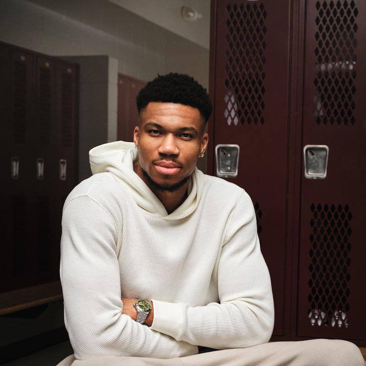 Basketballstar Giannis Antetokounmpo ist neu Partner des Uhrenherstellers Breitling.