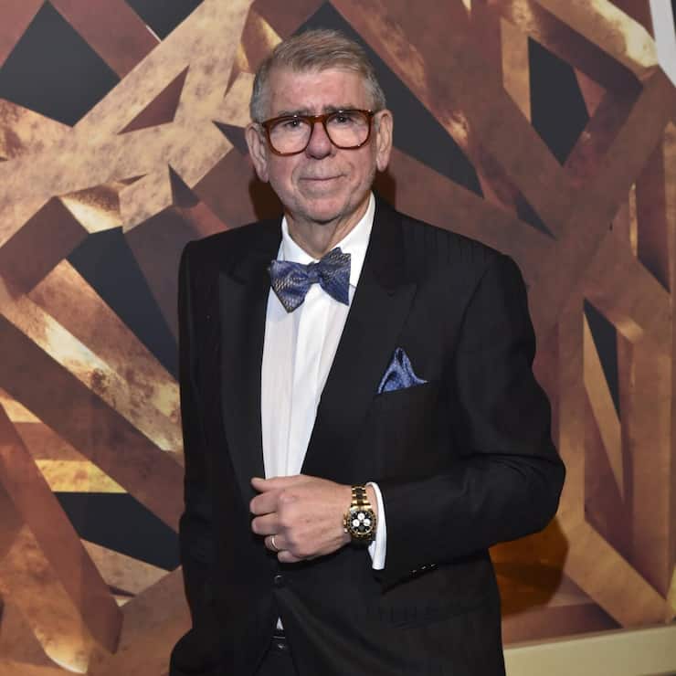 <p>Buchautor Gisbert Brunner mit einer Rolex Daytona Le Mans in Gelbgold.</p>